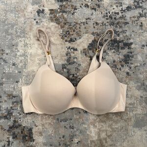 Victoria's Secret Incredible Bra 32C